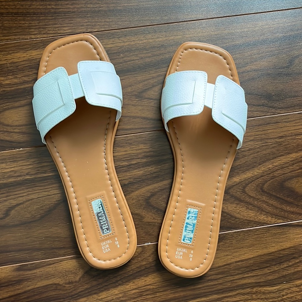 Trendy H-design sandals